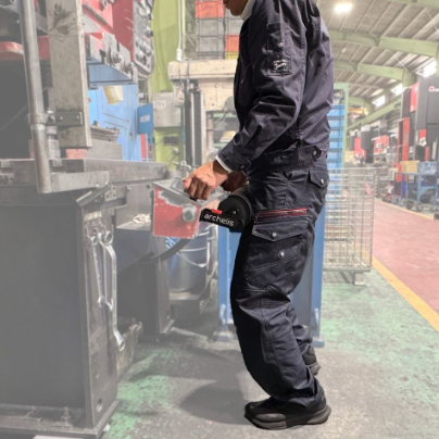スタビアタッチは足元を邪魔しない設計で、作業スペースを確保し、作業効率を向上します。